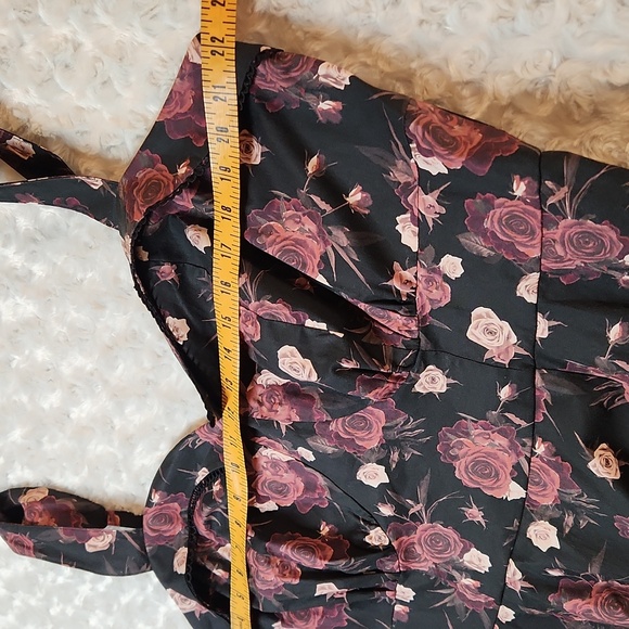 Hot Topic Whimsigoth Dark Roses Retro Dress Plus Size 1X - Picture 9 of 10